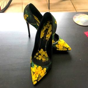 Like New!! 😍Dolce&Gabbana shoes from the Mimosa line.